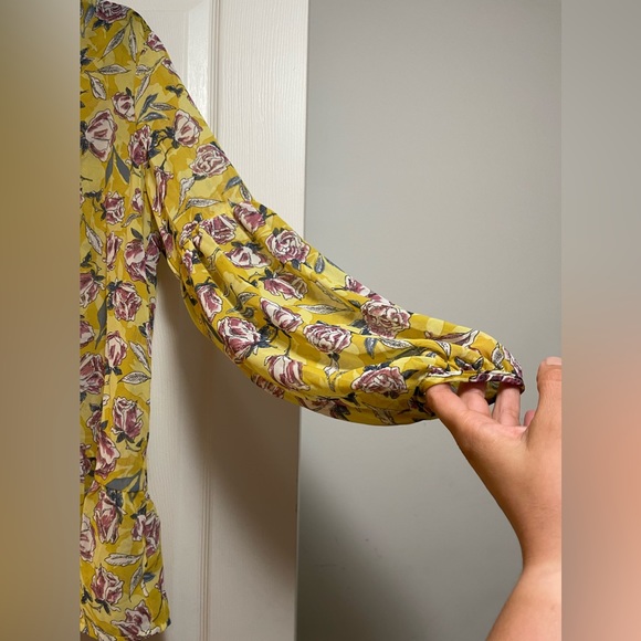 Suzanne Betro Yellow Floral Sheer Balloon Sleeve V-Neck Blouse NWT Size S - Picture 2 of 9